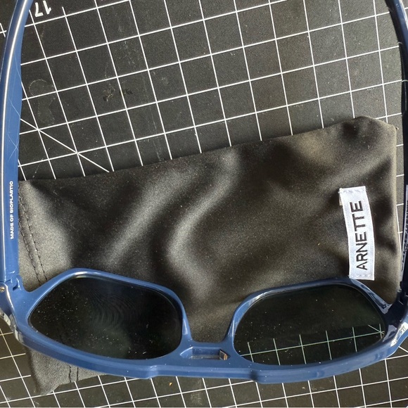 Arnette Keia sunglasses. - Picture 3 of 3